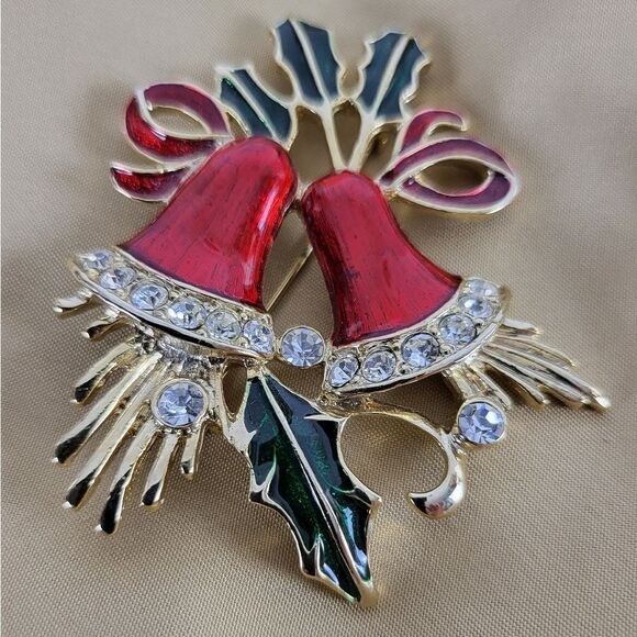 𝅺HOLIDAY Holly & Red Bells Brooch Gold Setting Rhinestone Embellished - Picture 1 of 6